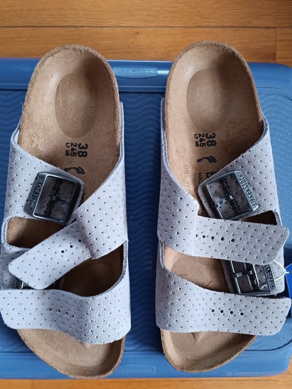 New Birkenstock Arizona Sandals, size 38 (7 - 7.5)